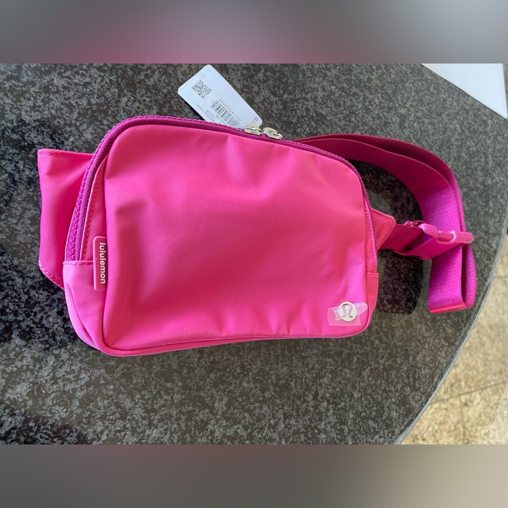 Lululemon Everywhere Belt Bag Large 2L pink